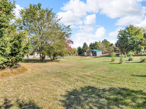 7762 Coon Hill Rd, Munith, MI 49259