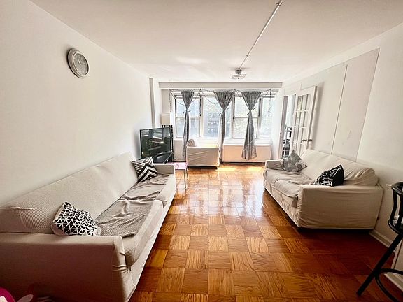 5th image of 225 Saint Pauls Ave APT 3L