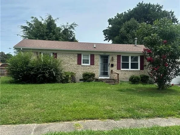 1213 Lakeview Ct, Chesapeake, VA 23323