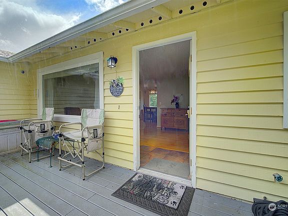2nd image of 409 Pickett Avenue NE