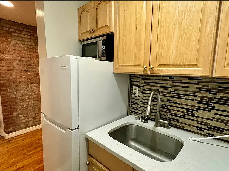 115 Essex St #4C — Photo 2