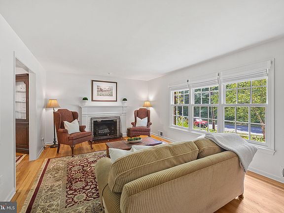 5th image of 8612 W Boulevard Dr
