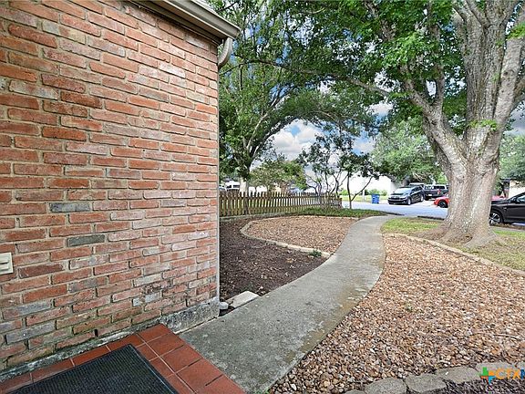 3rd image of 736 Summerwood Dr