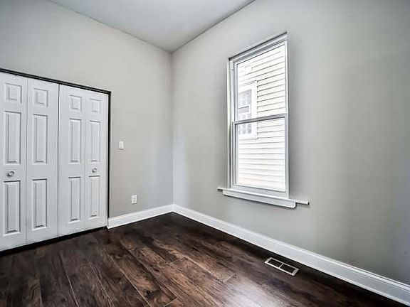 4th image of 8420 S Mackinaw Ave #1