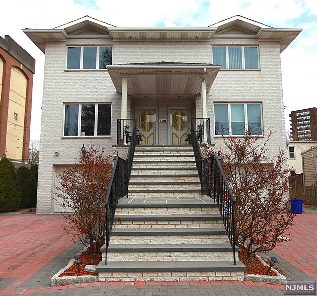 1st image of 499A Catherine St #499A