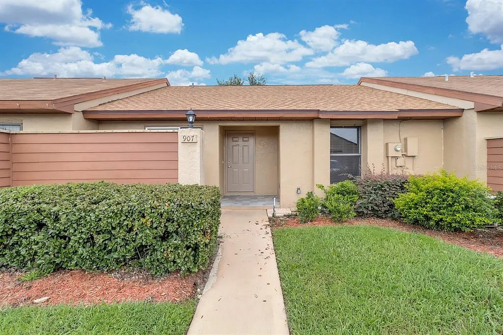 2 bed, 2.0 bath, 990 sqft, $1,750 — Photo 1
