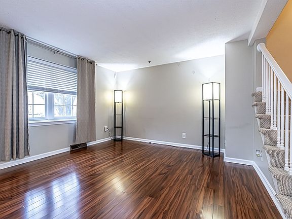 5th image of 148 Flower Ln APT 14