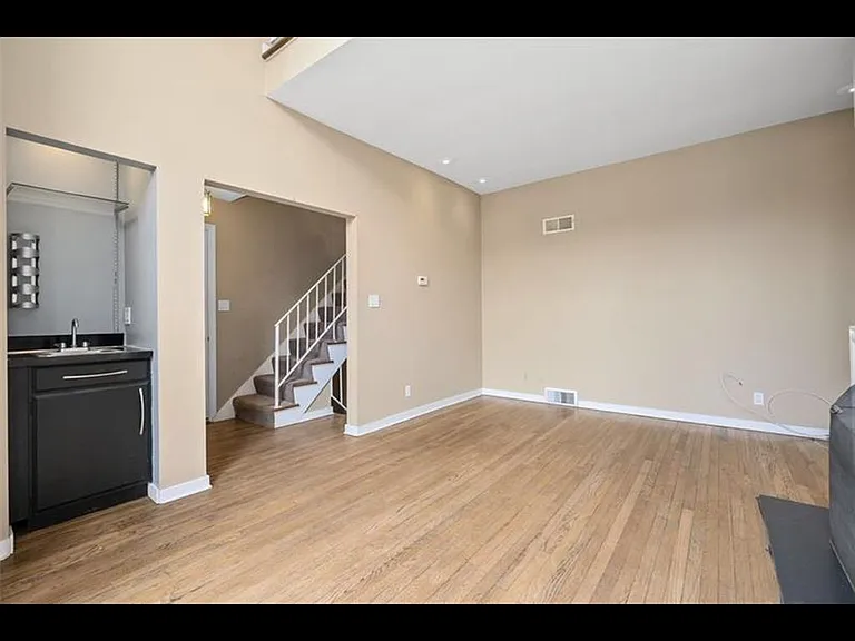 6412 Howe St #1 — Photo 12
