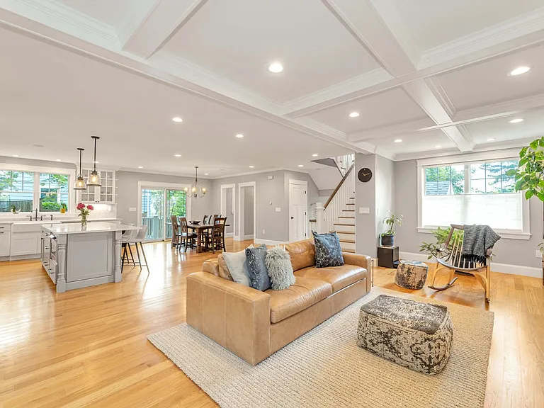 11 Chase Ave — Photo 7