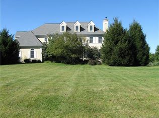 7 Hilltop Rd, Katonah, NY 10536