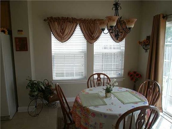 4th image of 11047 Bear Hollow Dr