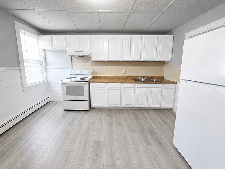 220 Weir St #4 — Photo 3