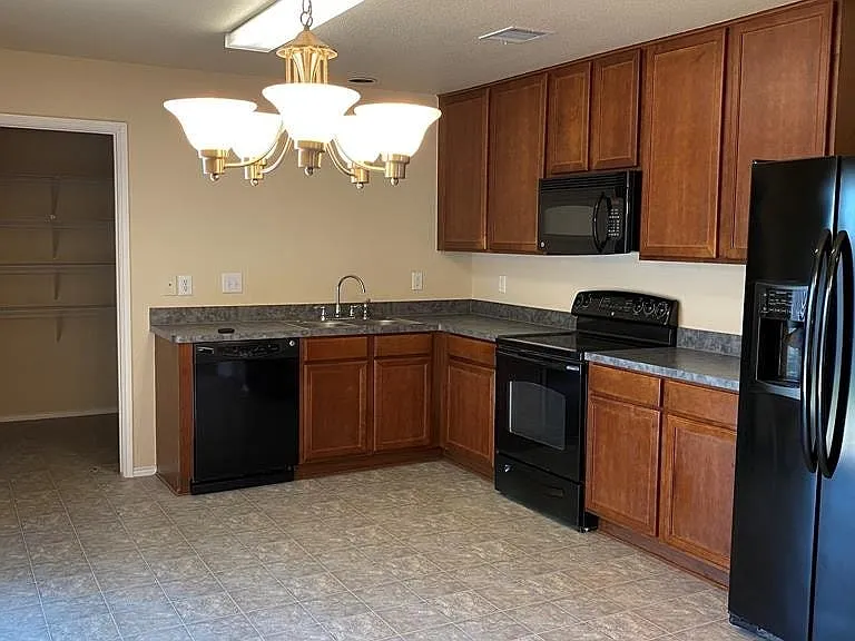 324 Chisholm Trl — Photo 45