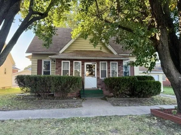 308 E 2nd St, Beardstown, IL 62618