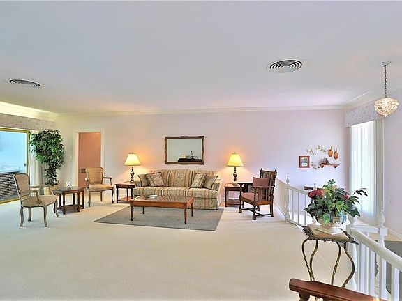 4th image of 1112 S Lakeshore Blvd