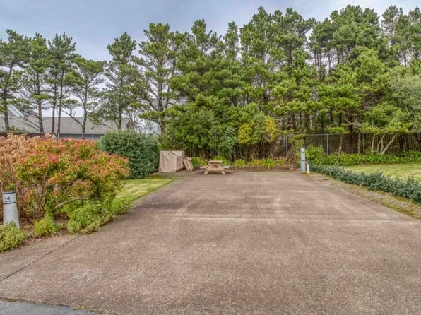 6225 N Coast Hwy #14, Newport, OR 97365