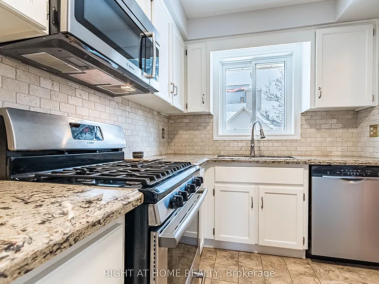 165 Main St E #7 — Photo 22