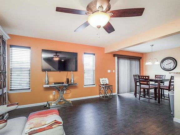 5th image of 1372 New Charter Ln