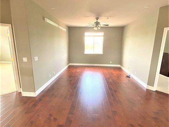 2nd image of 1129 Platinum St