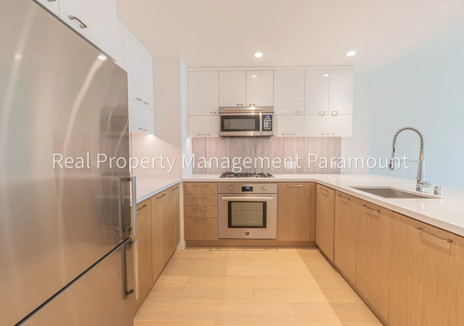 400 S Broadway Ave — Photo 3