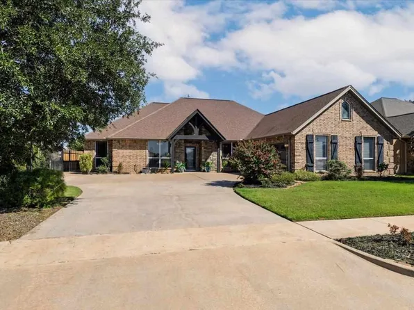 1803 NE 38th St, Lawton, OK 73507