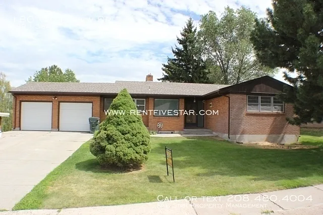 180 Valleyview Dr — Photo 1