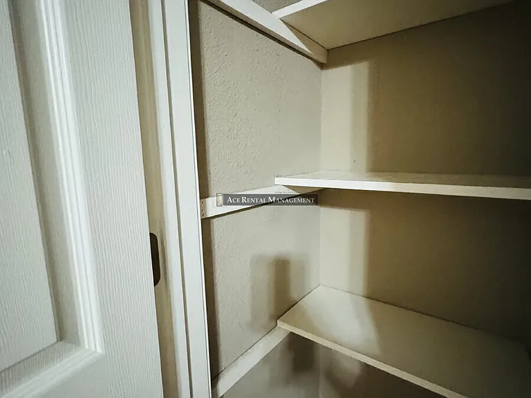 Pine Shadows Duplex Apartments — Photo 19