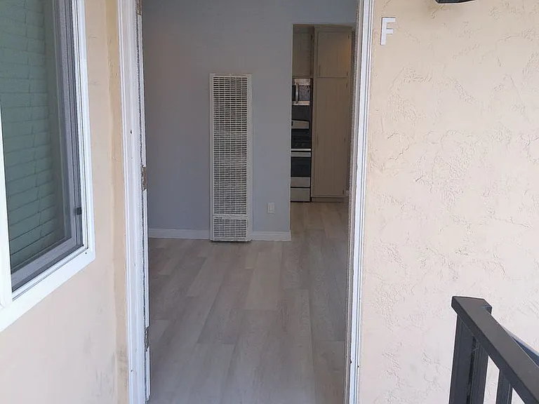 Robinson Avenue West 331 — Photo 3