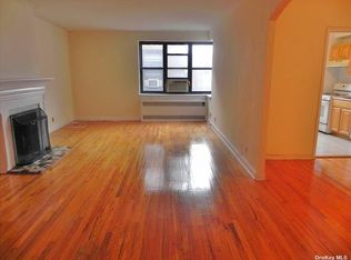 150 S Middle Neck Rd APT 3E, Great Neck, NY 11021