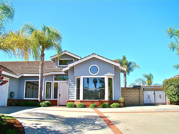 2nd image of 1723 W Country Club Ln