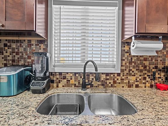 4th image of 407 E Sunset St