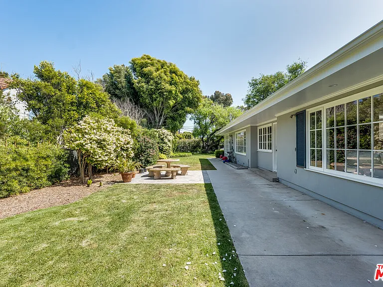 28925 Cliffside Dr — Photo 45