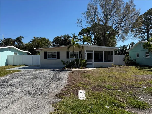 9015 Bay St NE, Saint Petersburg, FL 33702
