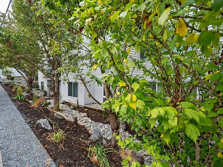 Maple Leaf Residences — Photo 39