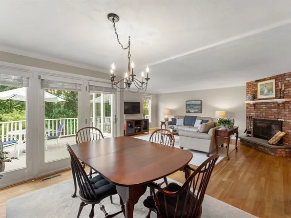 70 Parks St APT 10, Duxbury, MA 02332