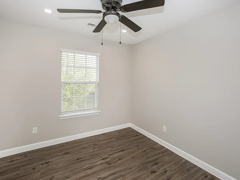 434 Glencroft Dr — Photo 14