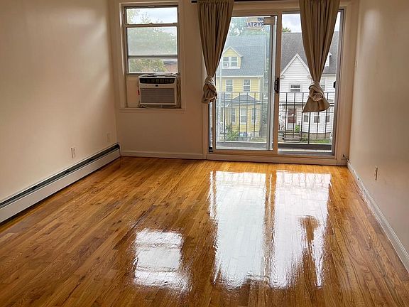 5th image of 14909 Roosevelt Ave Floor 3