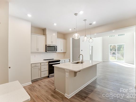 4th image of 14837 Tamarack Dr