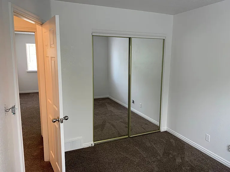 399 W 200 N — Photo 18