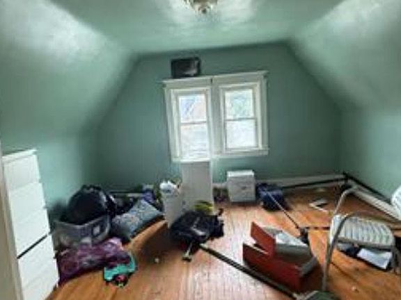 3rd image of 647 N Augusta Ave