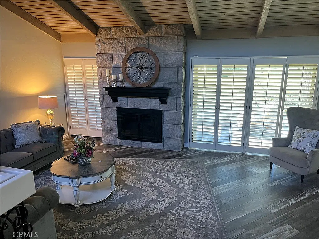 2 bed, 1764 sqft, $2,995 — Photo 2