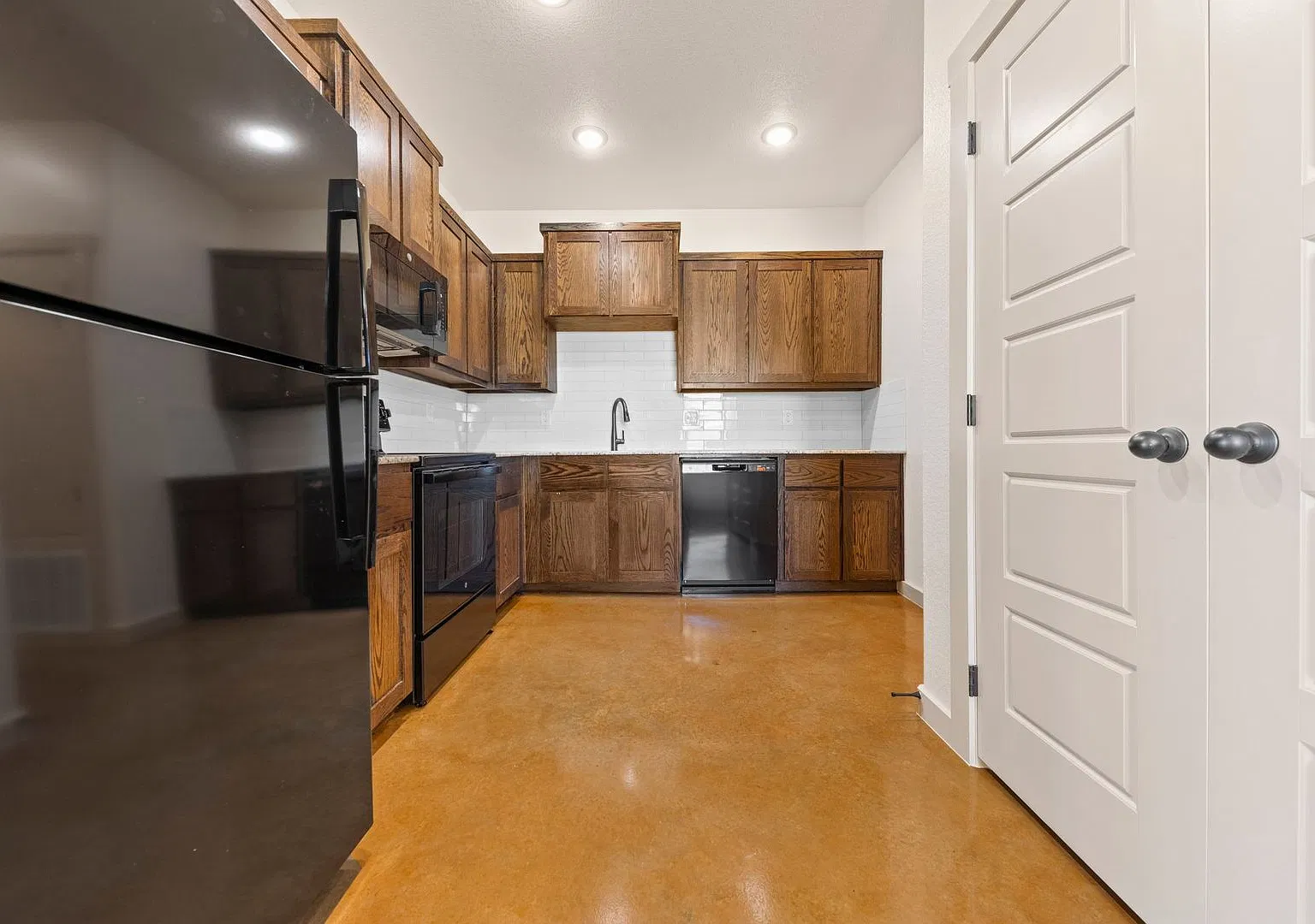 3 bed, 1367 sqft, $1,545 — Photo 4