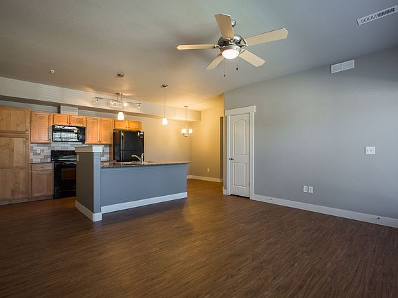 4th image of 5233 Boardwalk Dr #C203
