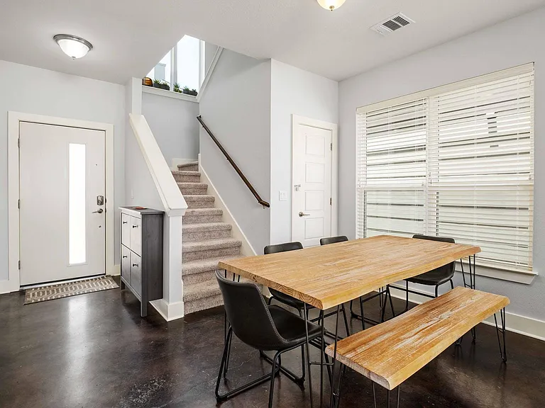 2813 Stock Dr — Photo 8
