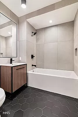 583 Lorimer St #3R — Photo 12