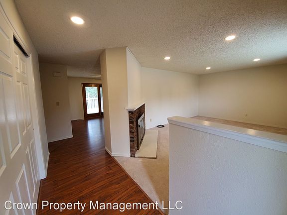 2nd image of 520 Franklin St