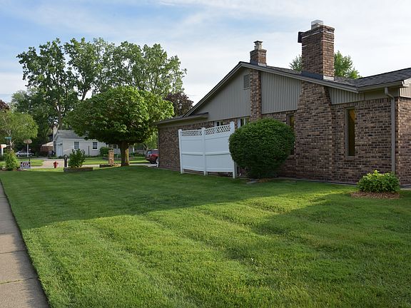 3rd image of 4262 Clarke Dr