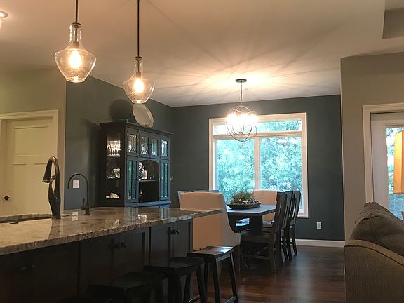 3rd image of 2925 Julie St