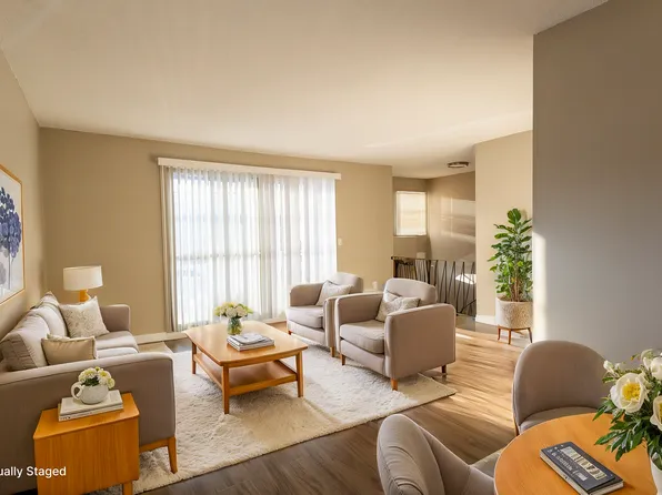 4347 73rd St NW, Calgary, AB T3B 2M2