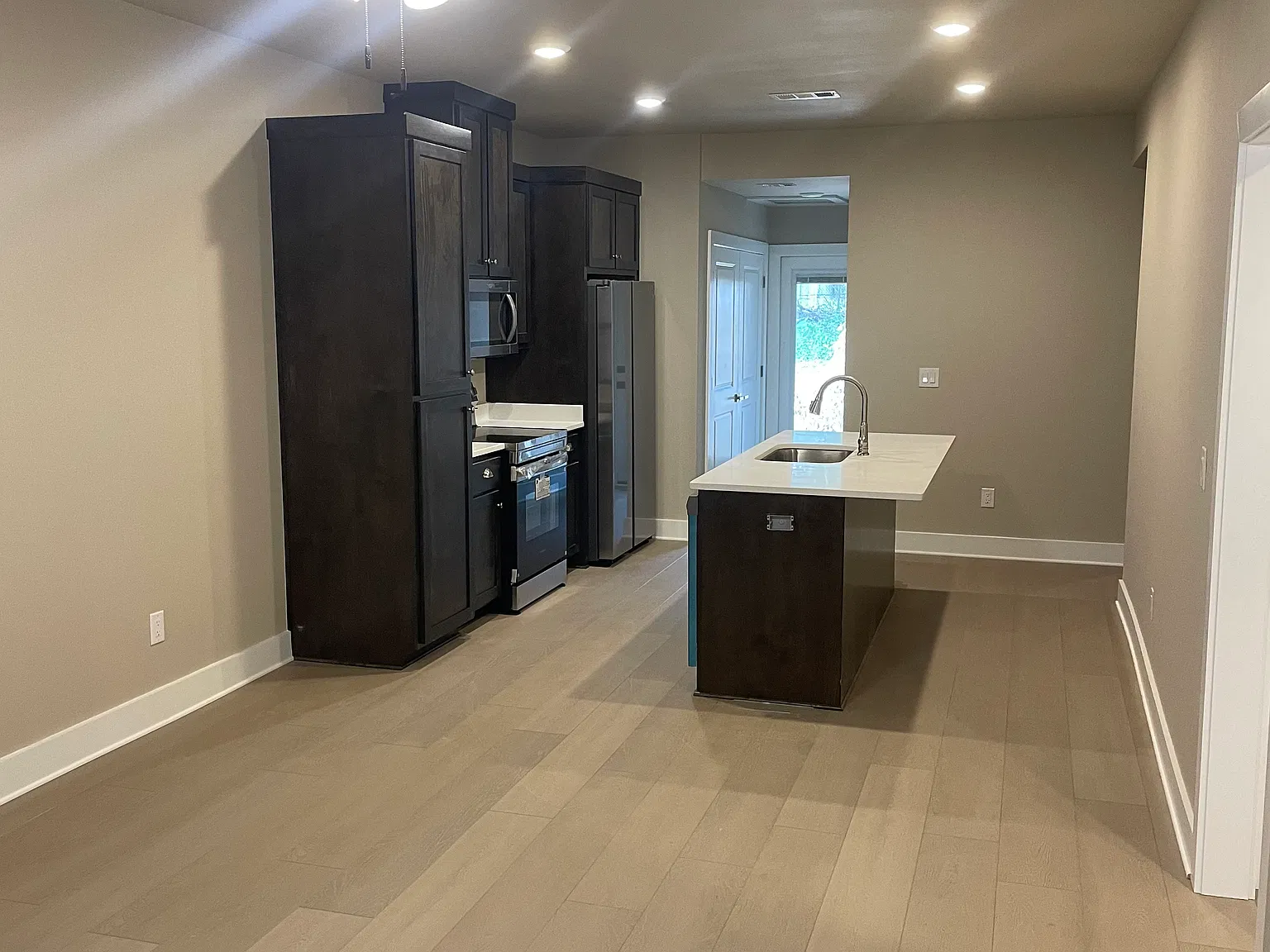 3 bed, 1109 sqft, $1,600 — Photo 2